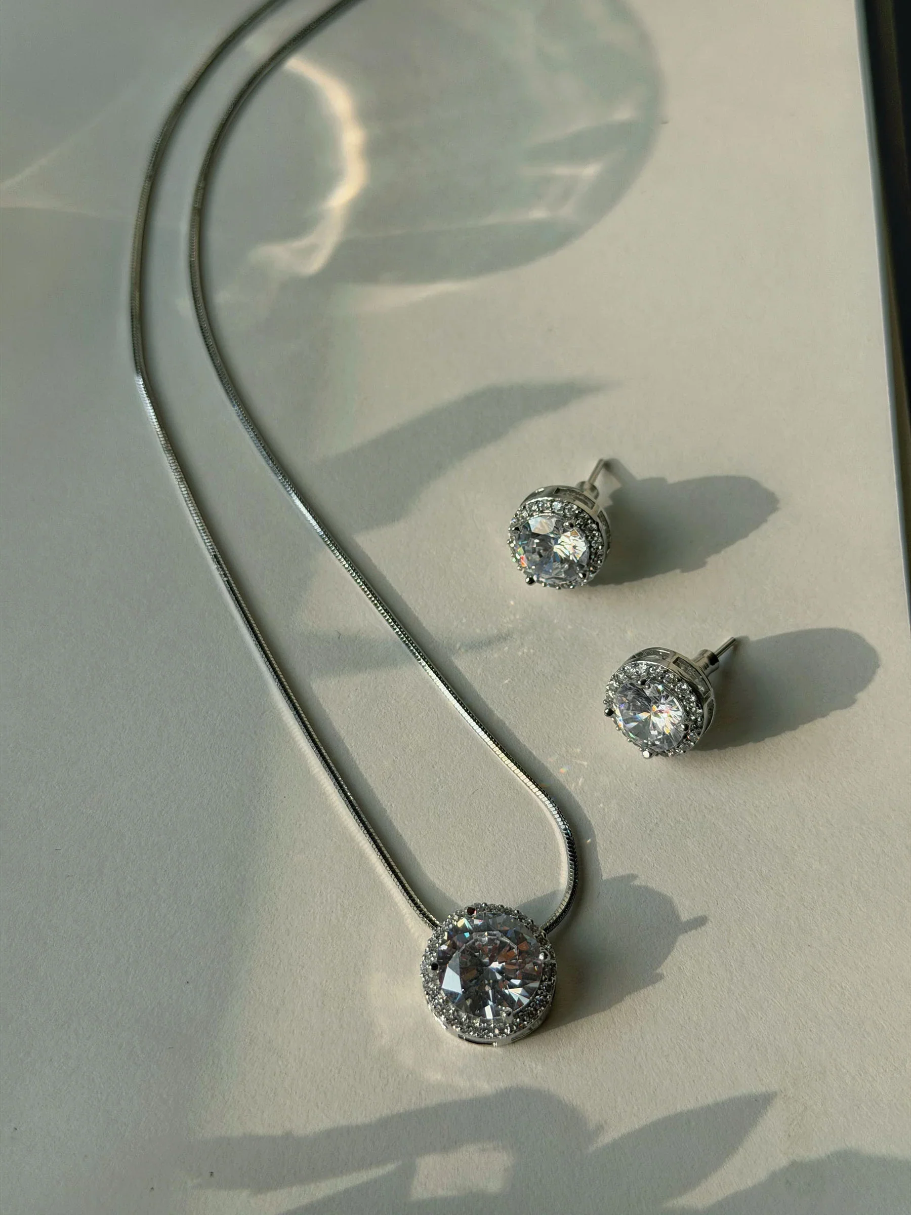 Aurora Gleam Necklace Set - Image 2