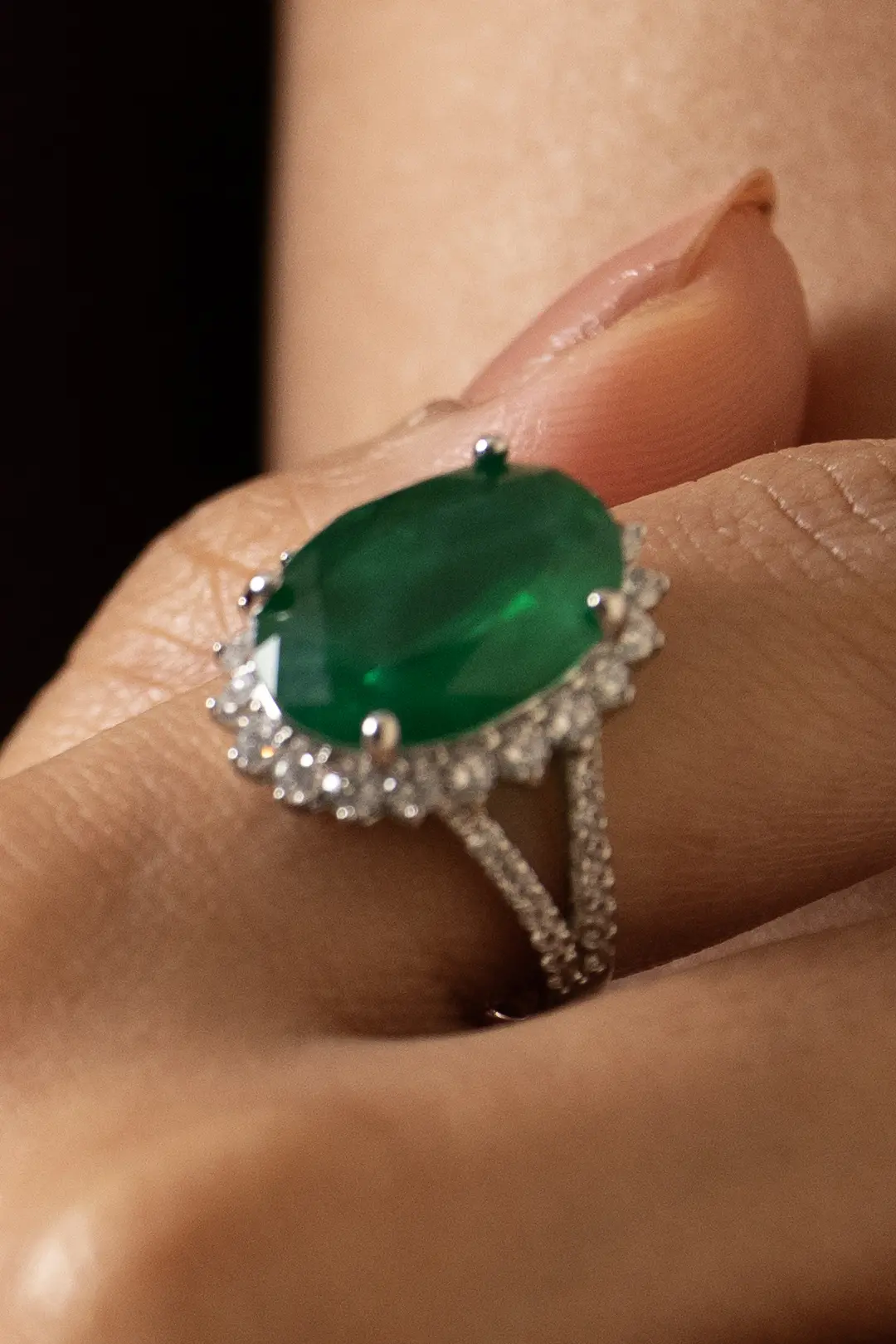 Cushion Emerald Halo Ring - Image 2