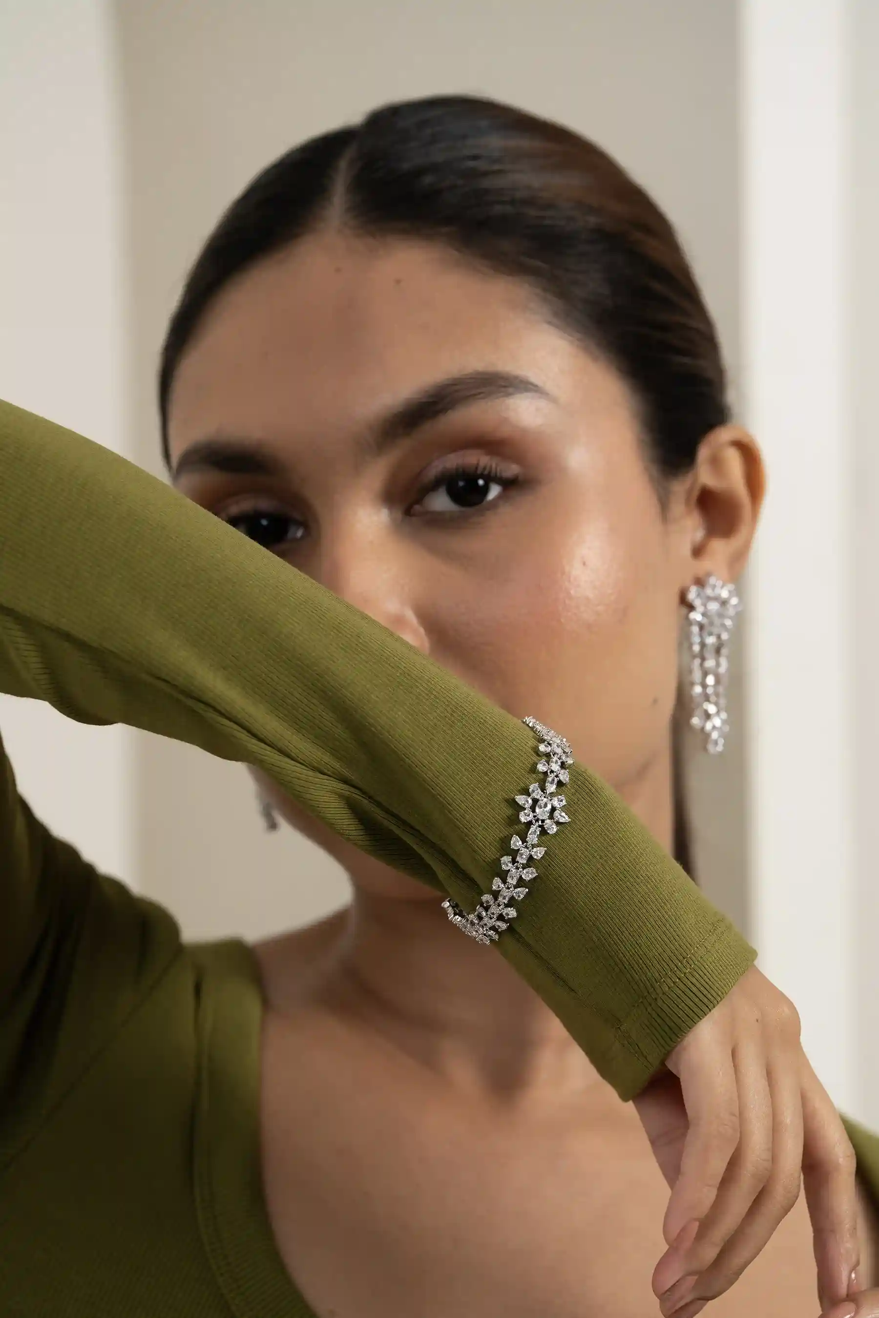 Daisy Cluster Diamond Bracelet - Image 3