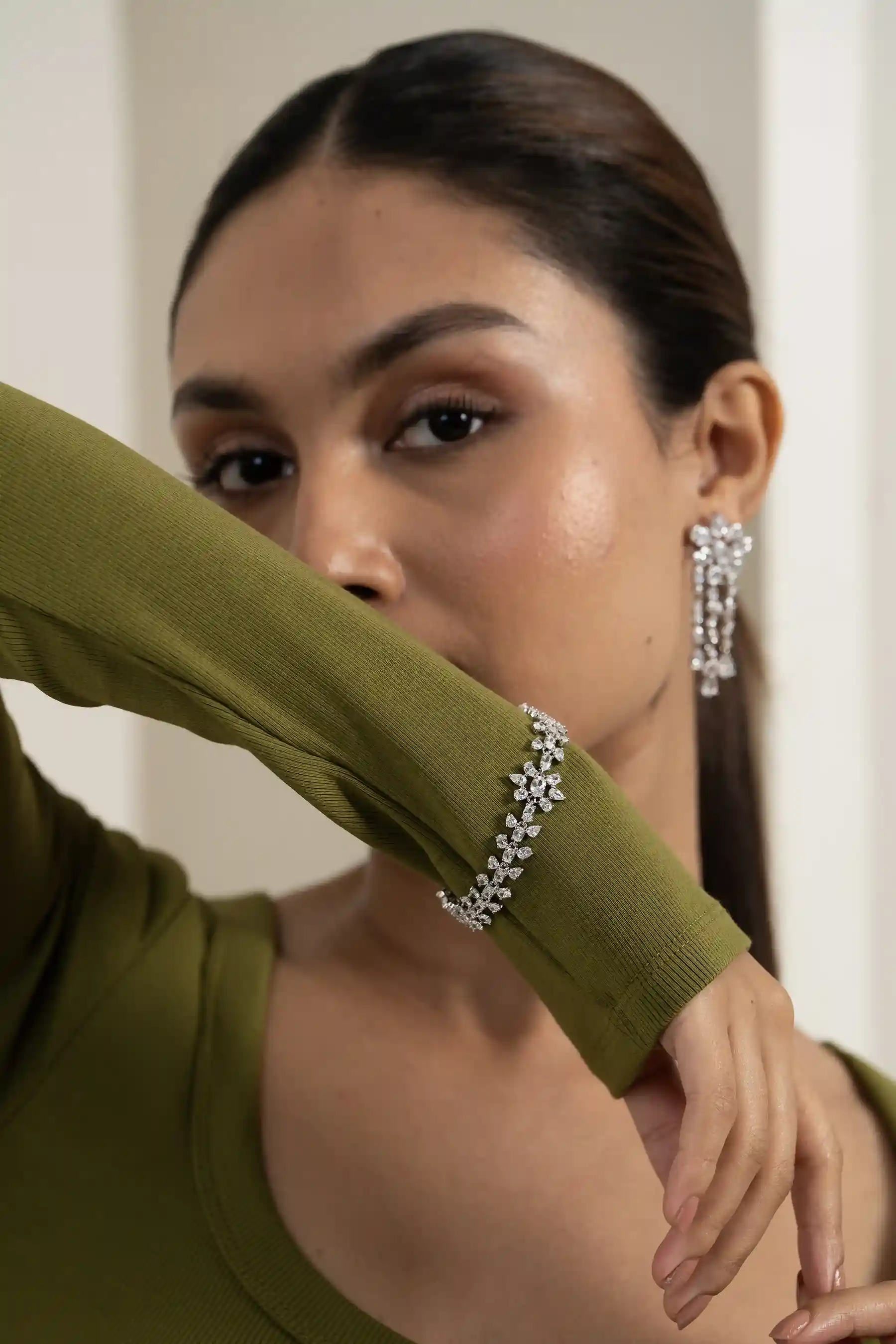 Daisy Cluster Diamond Bracelet - Image 5