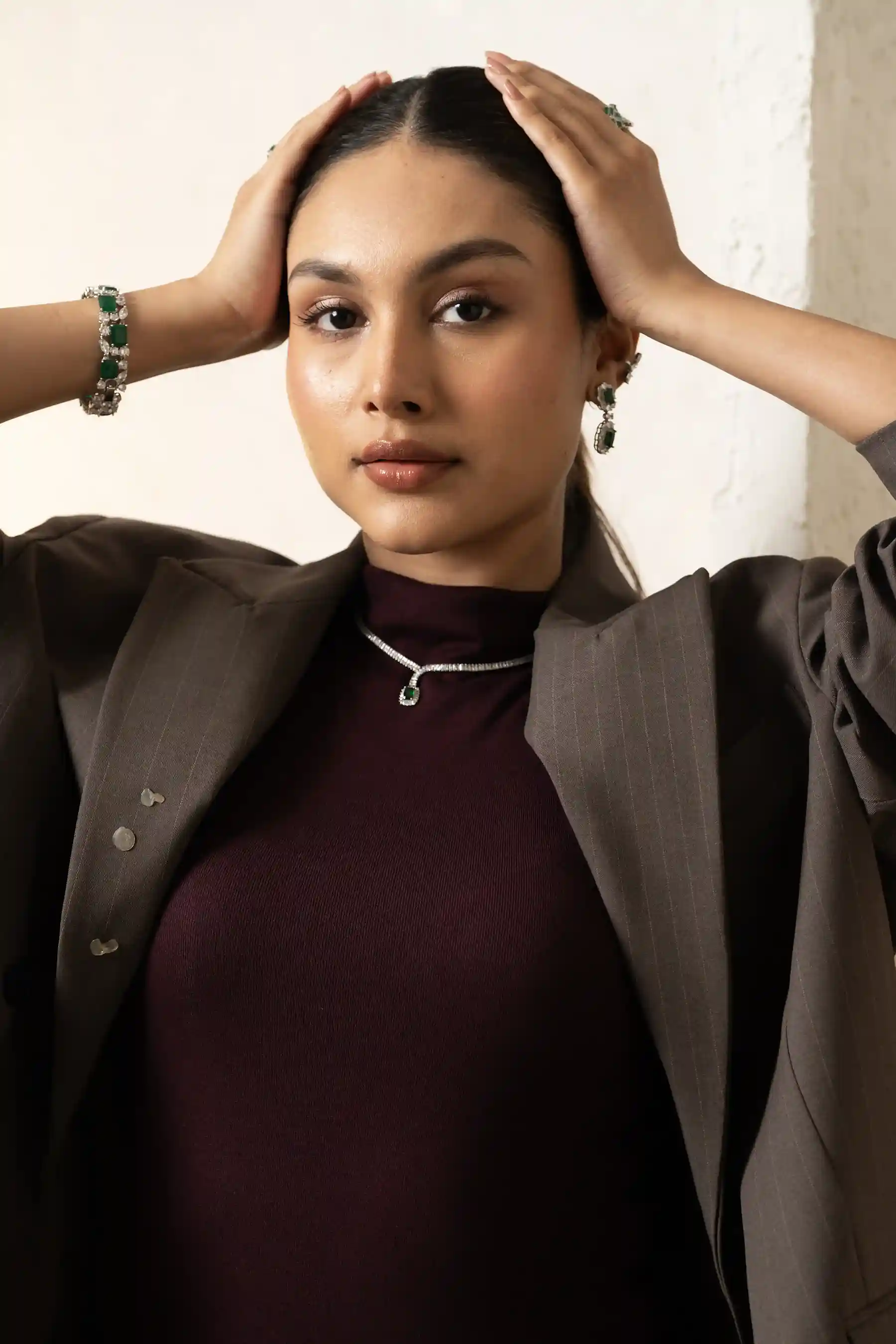 Emerald Teardrop Pendant Necklace Set - Image 4
