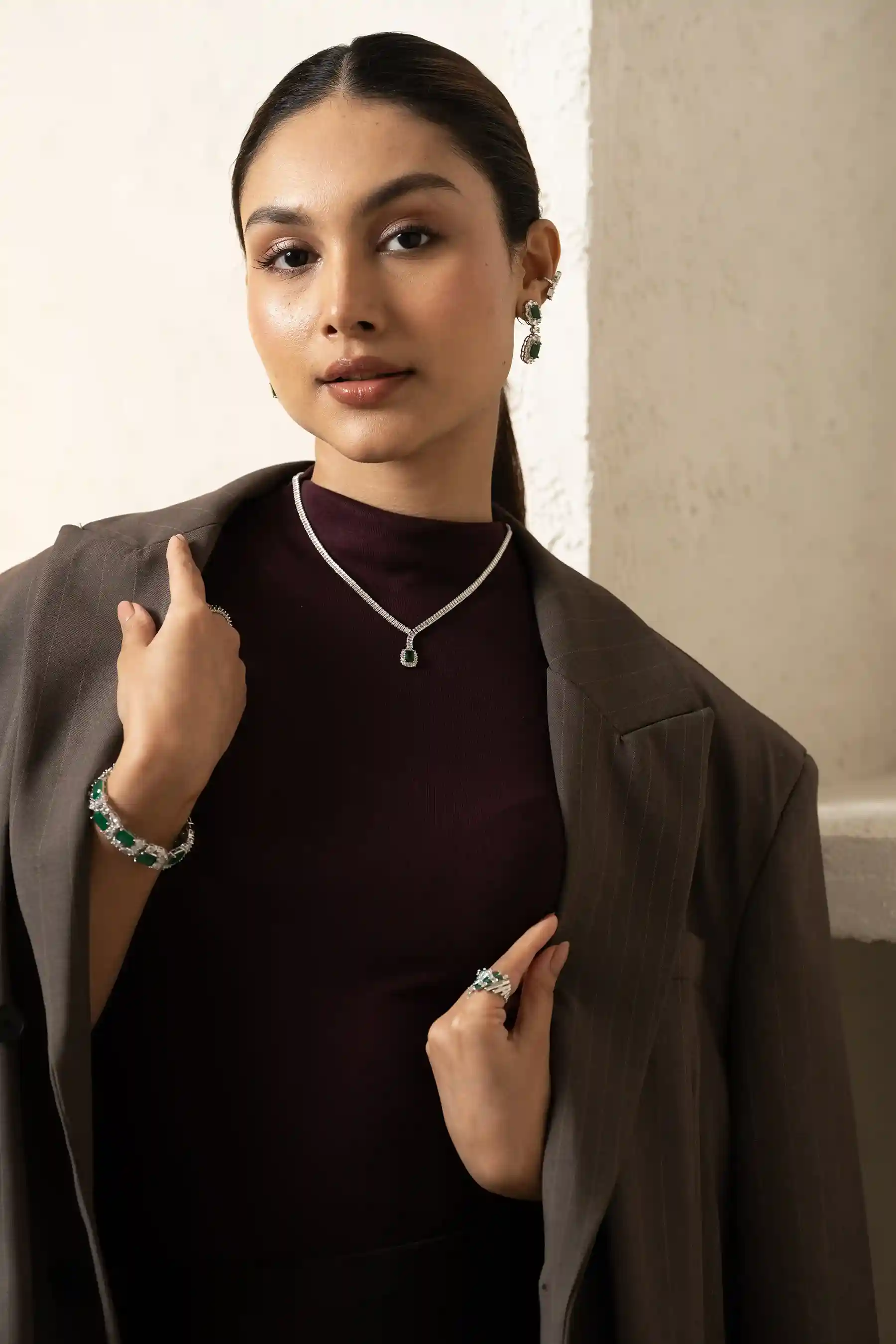 Emerald Teardrop Pendant Necklace Set - Image 5