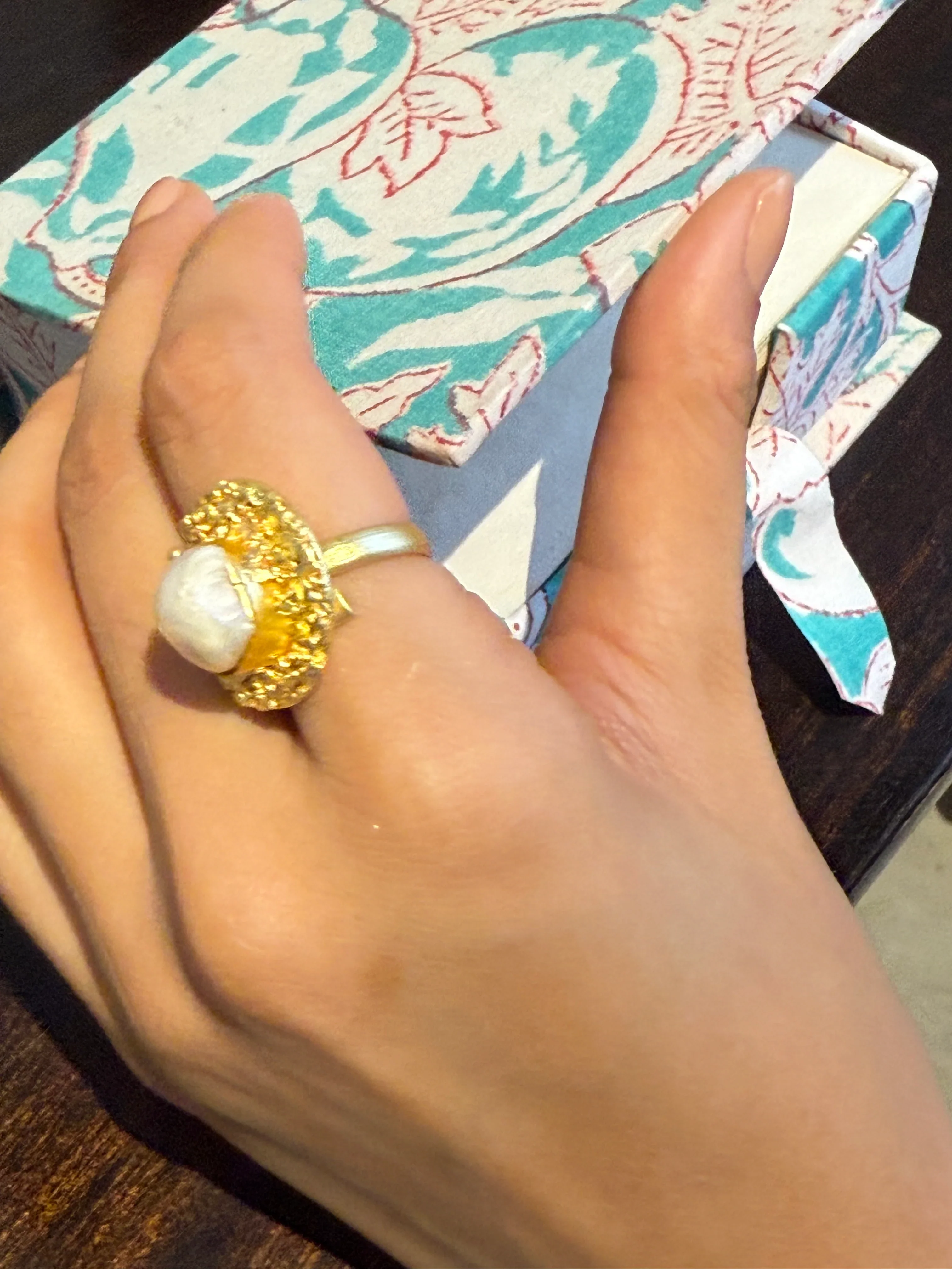 Golden Oyster Pearl Ring - Image 3