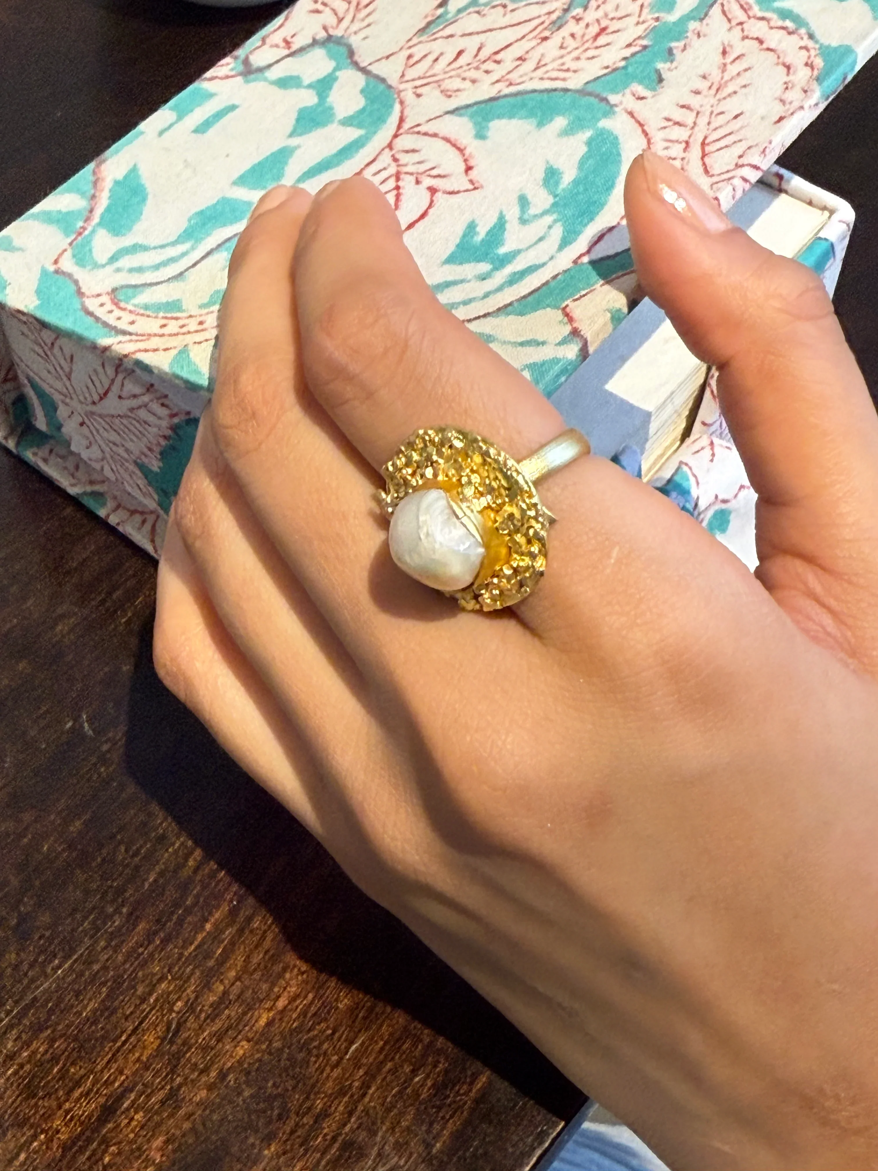 Golden Oyster Pearl Ring - Image 4
