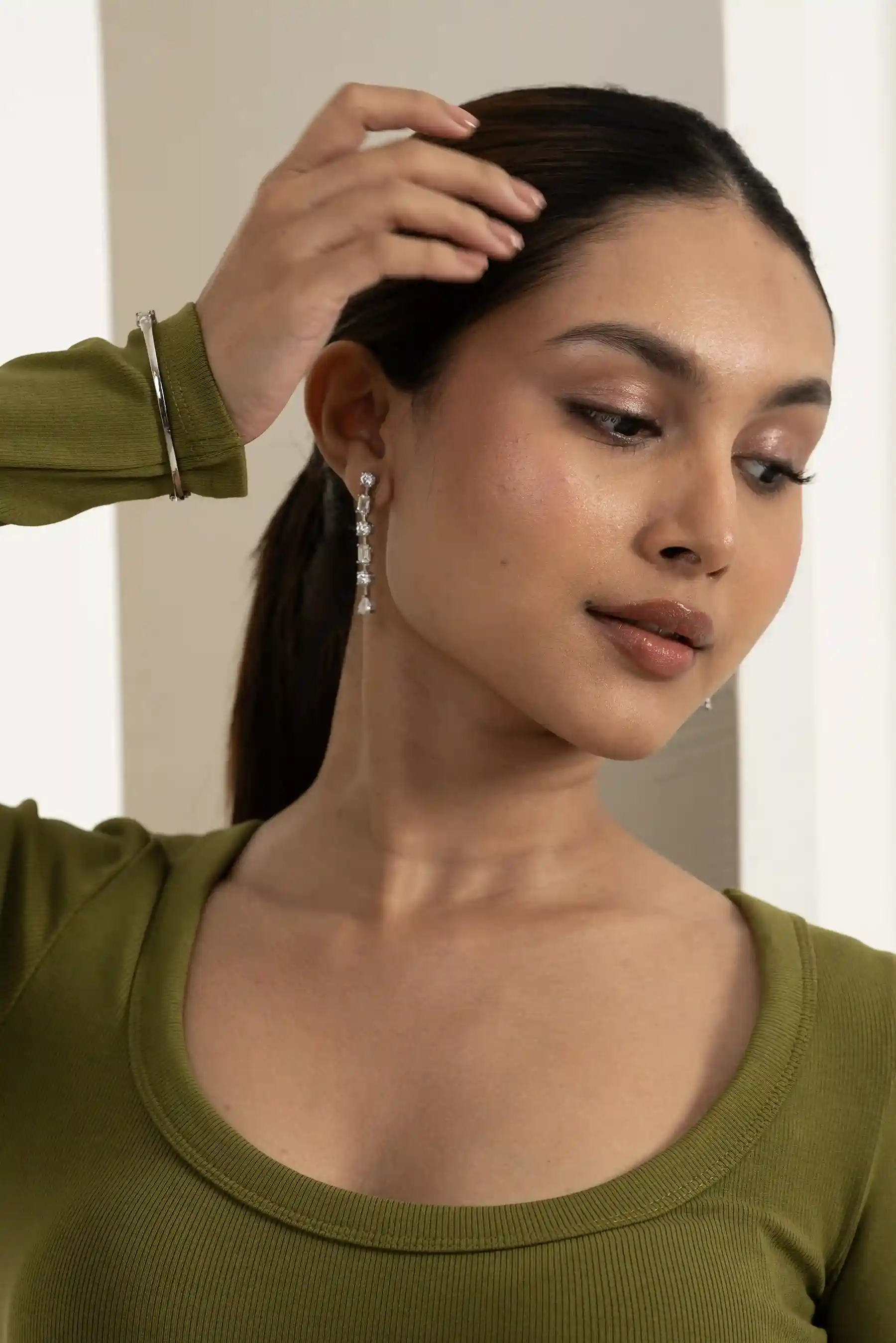 Linear Pearl Cascade Drop Earrings - Image 7