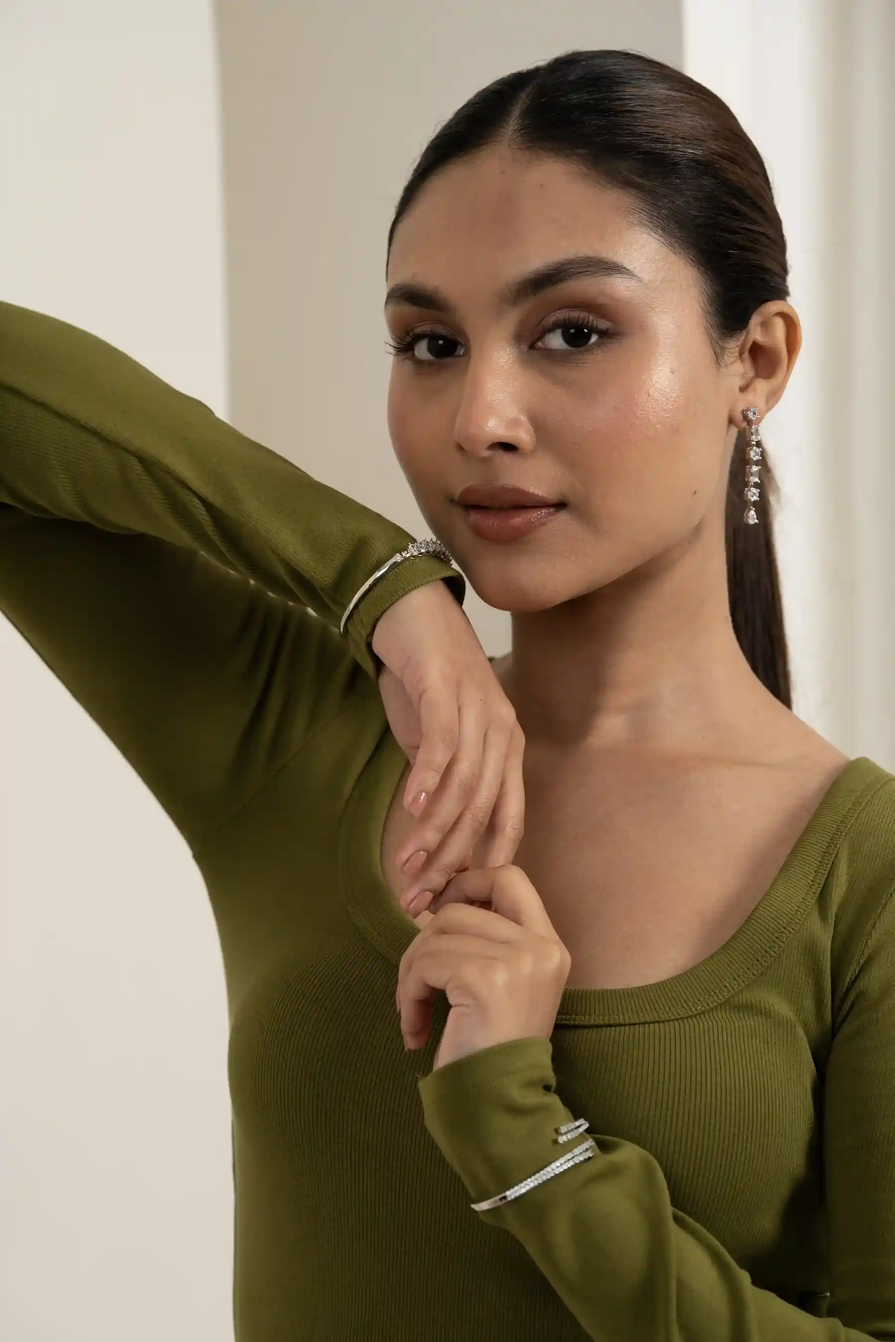 Linear Pearl Cascade Drop Earrings - Image 8