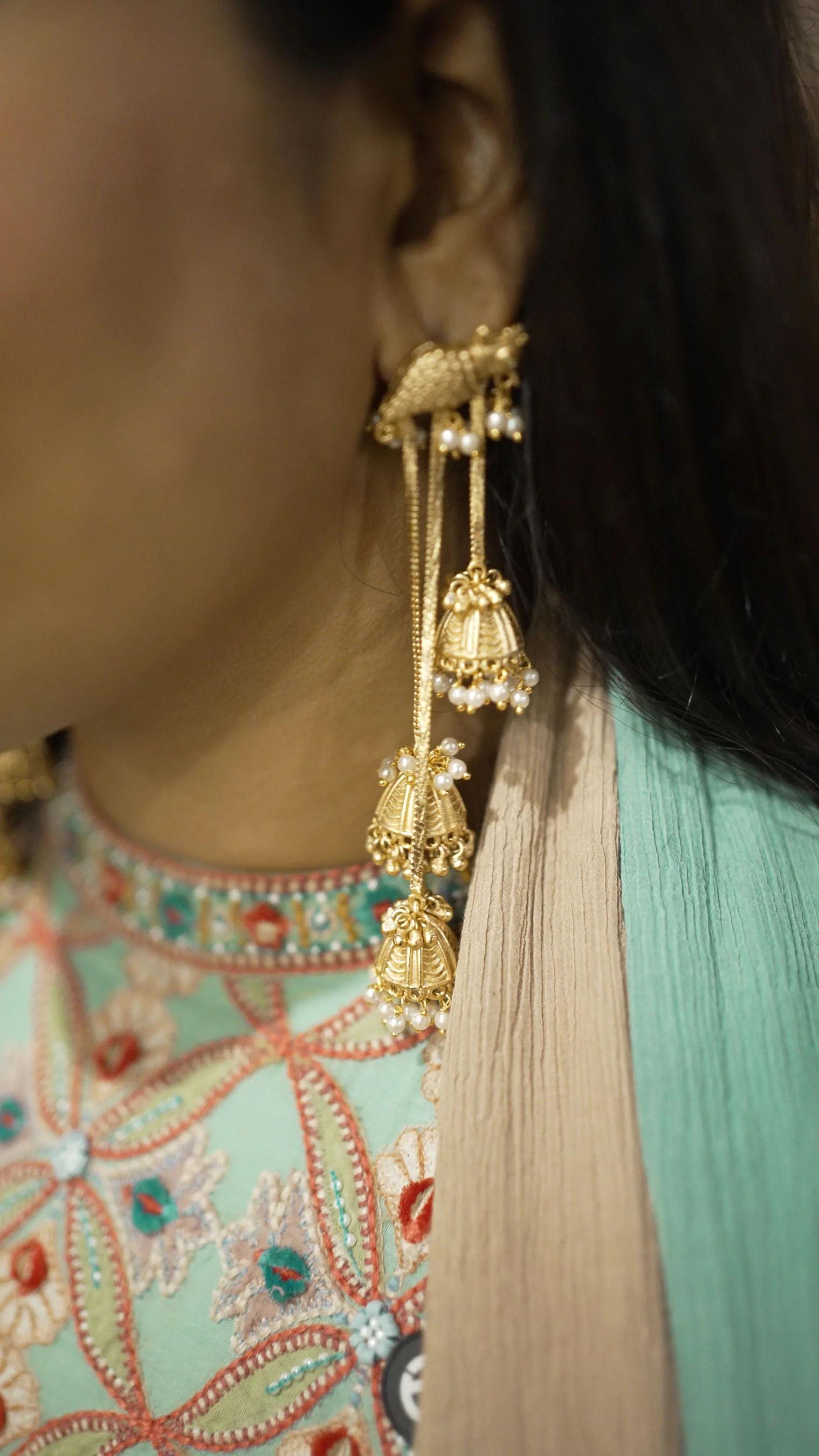 Nayira Danggling Sp Earring - Image 3