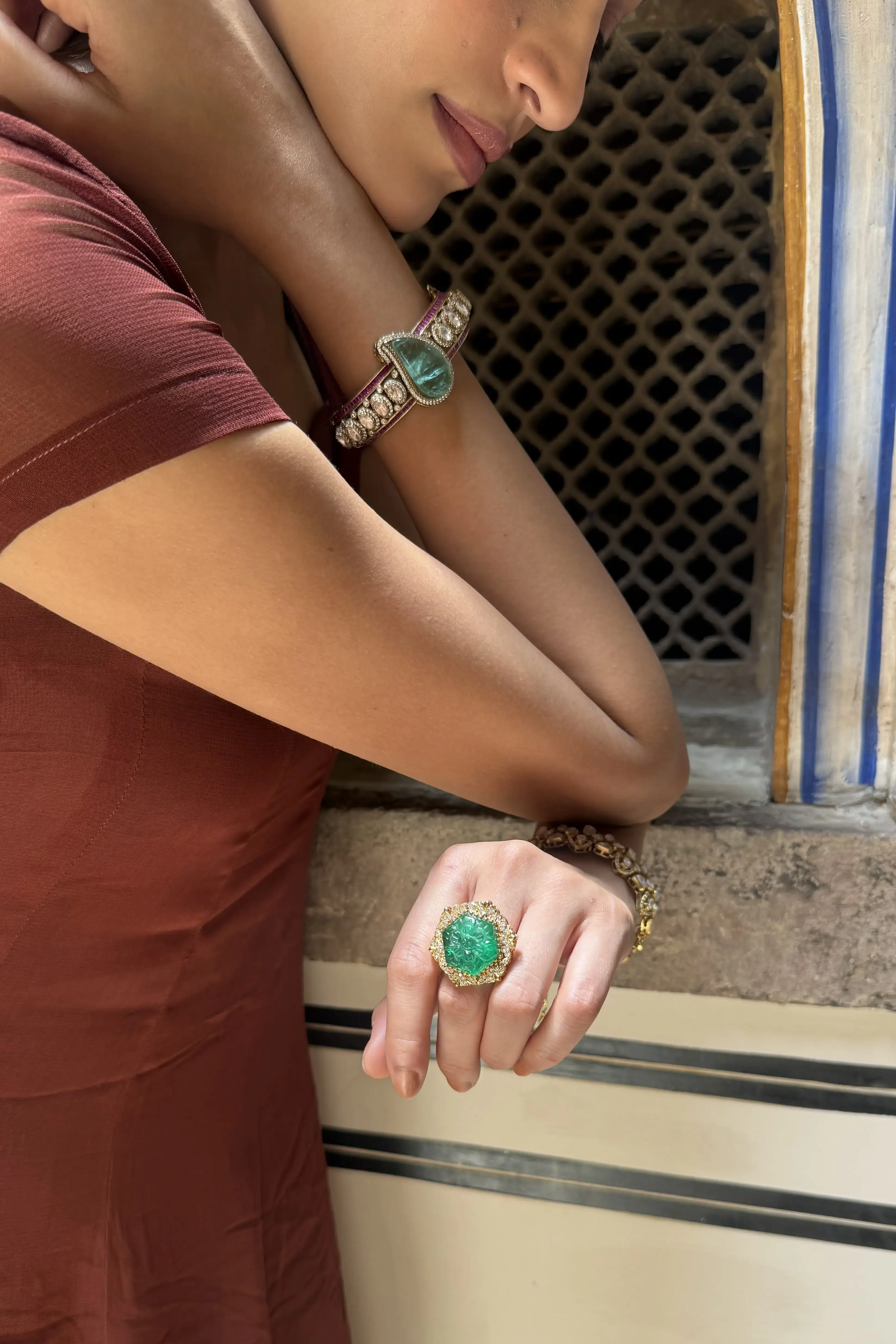 Nia Carved Emerald Halo Statement Ring - Image 4