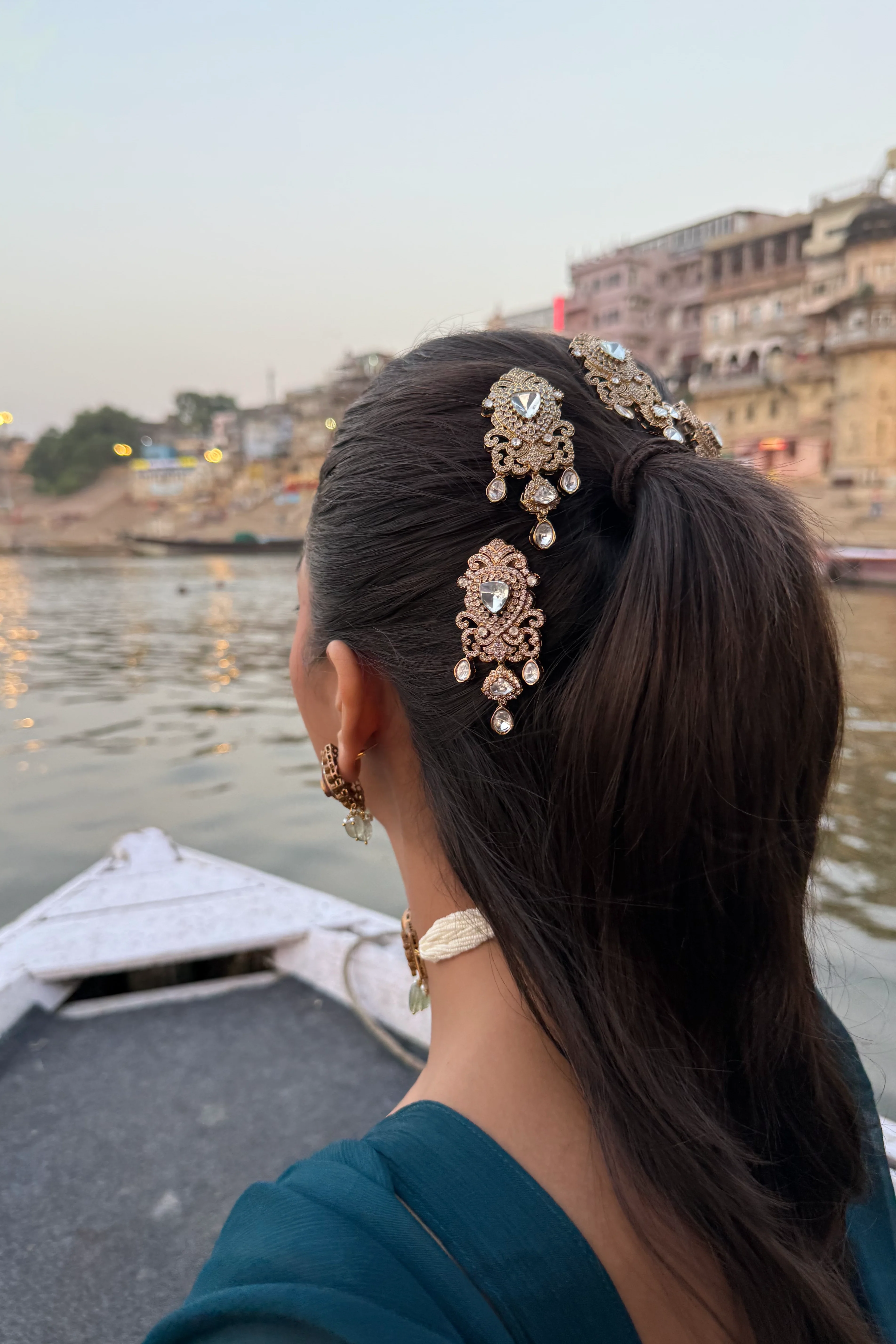 Raavi Polki Pearl Hair Crown Pin - Image 4