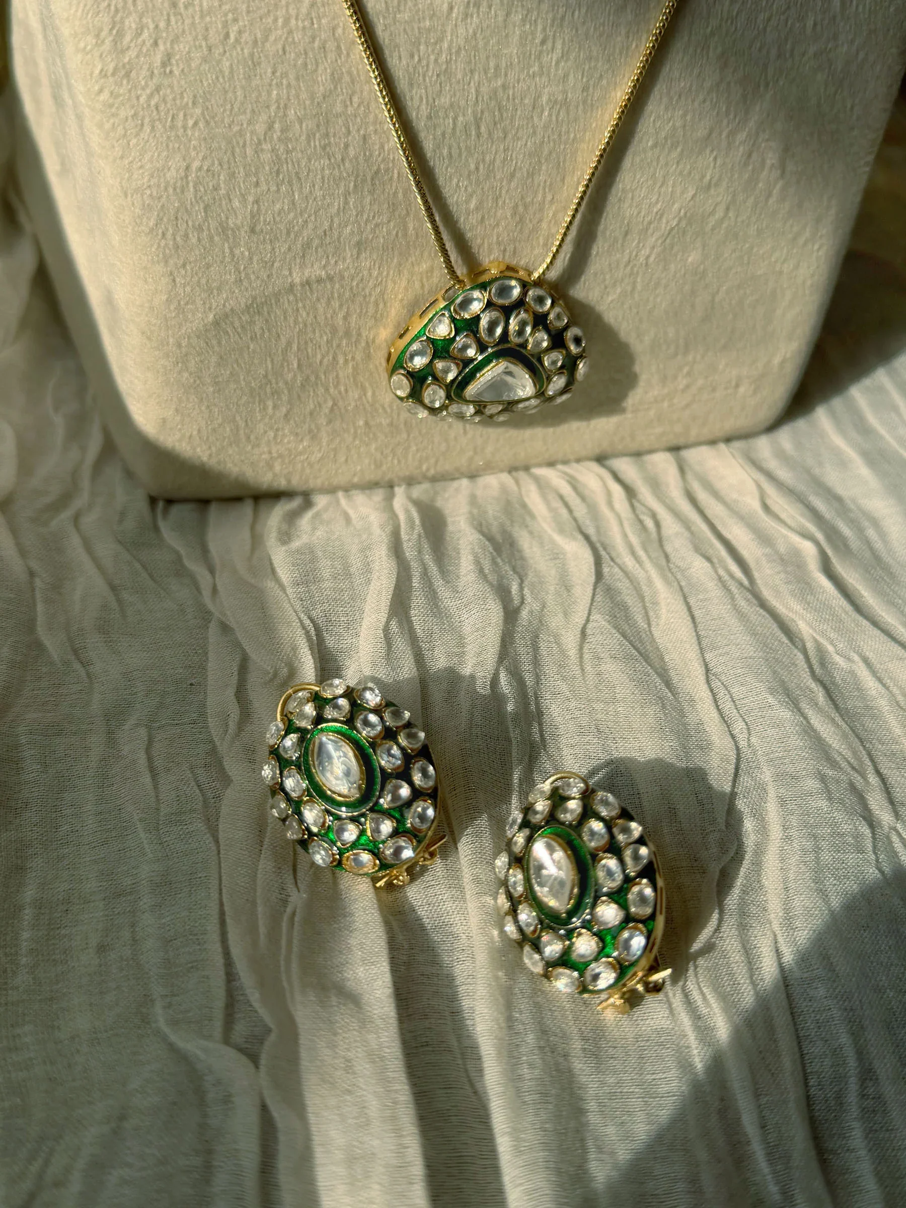 Sajni Multi-layer Polki Necklace Set With Emerald Detail - Image 5