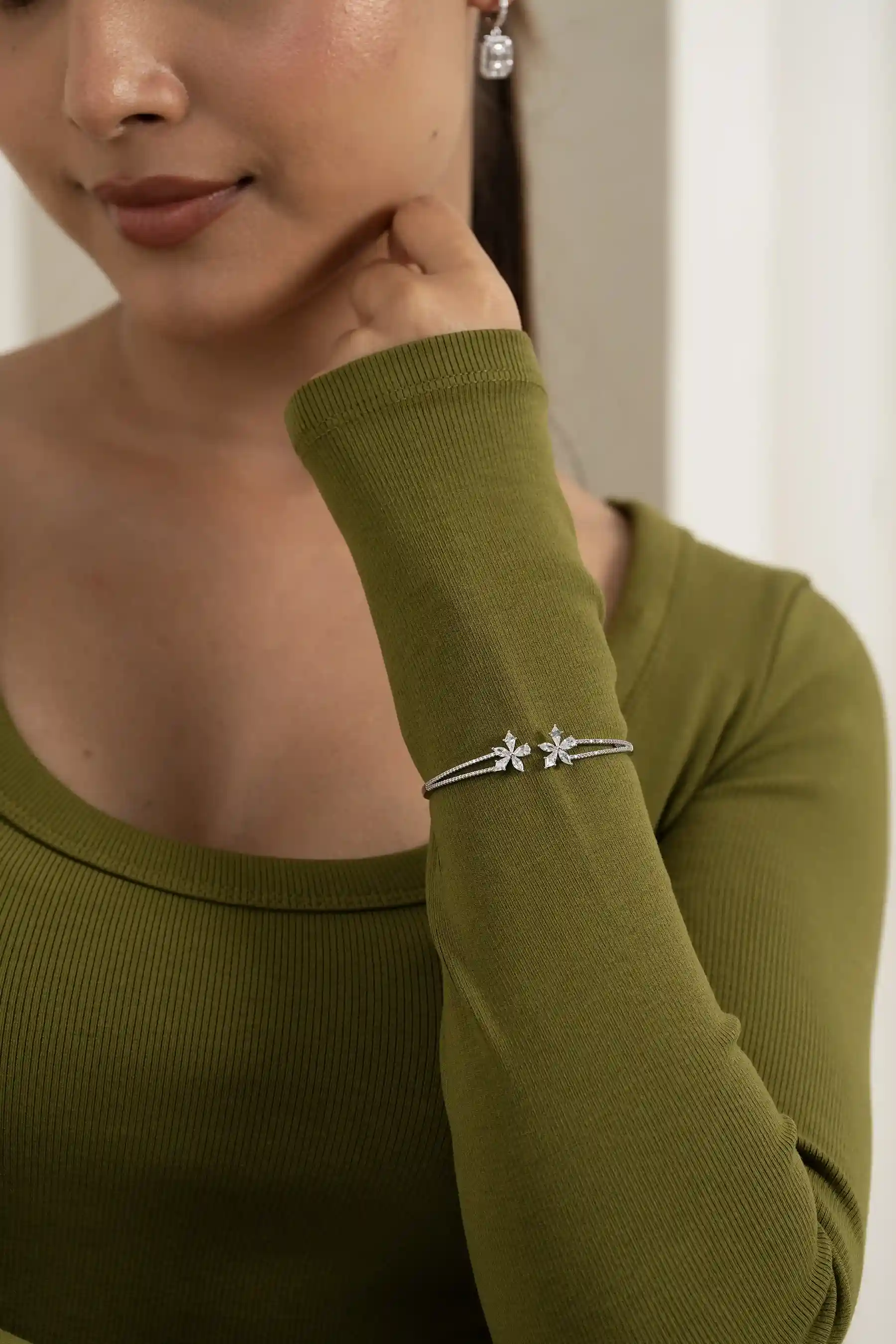 Star Accent Bar Bracelet - Image 3