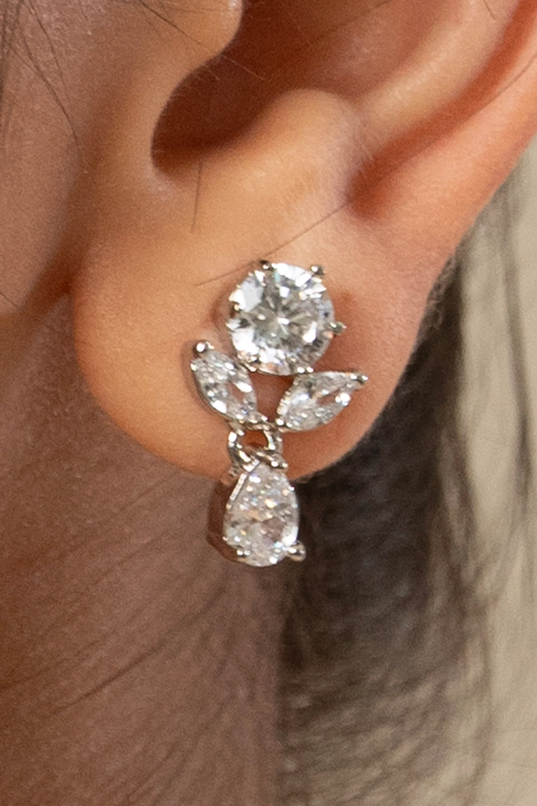 Teardrop Halo Pearl Necklace Set - Image 2