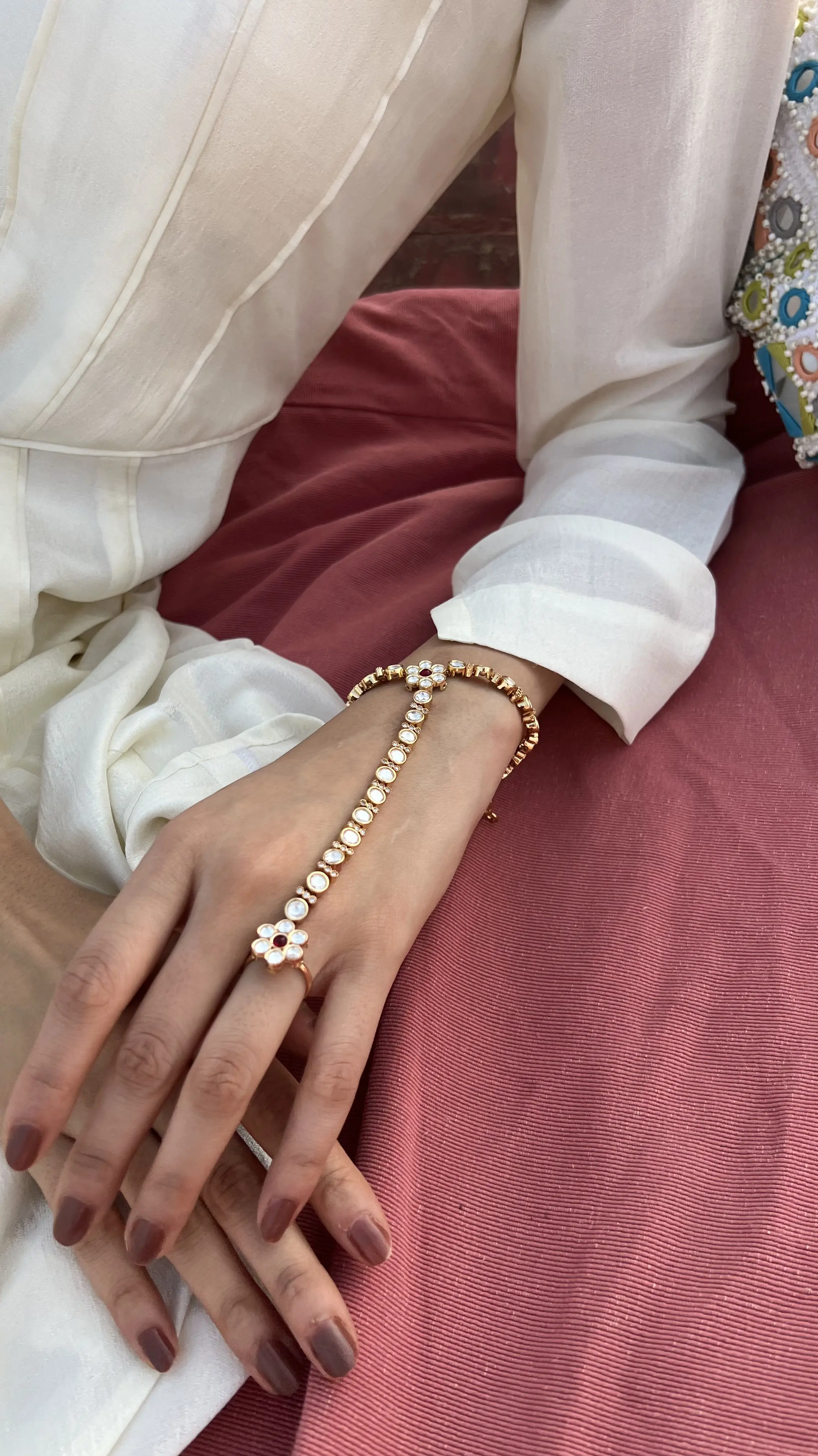 Tira One Finger Hathphool - Image 3