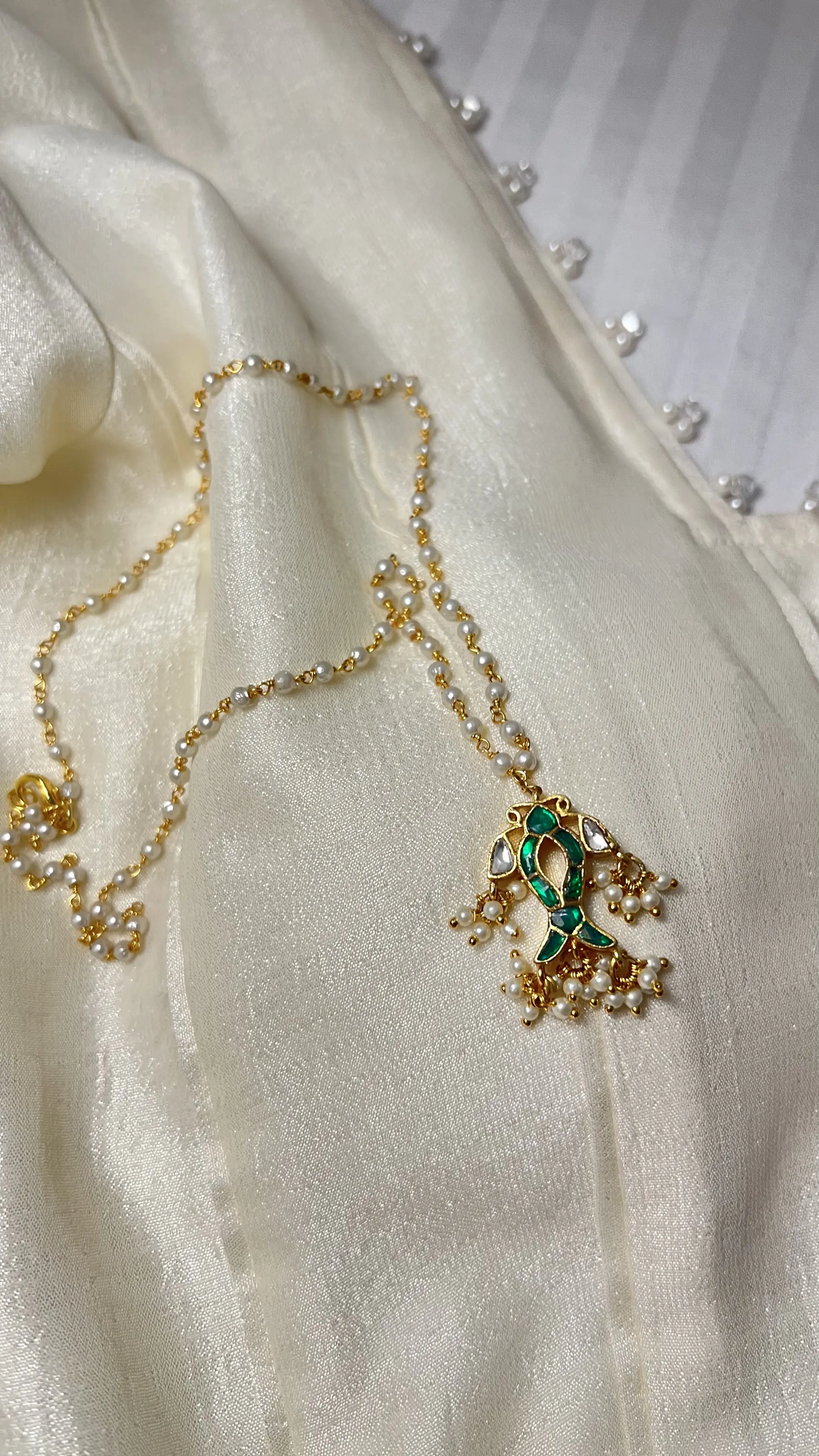 Urvi Green Coloured Fish Shaped With Semi-precious Stone And Polki Necklace - Image 3