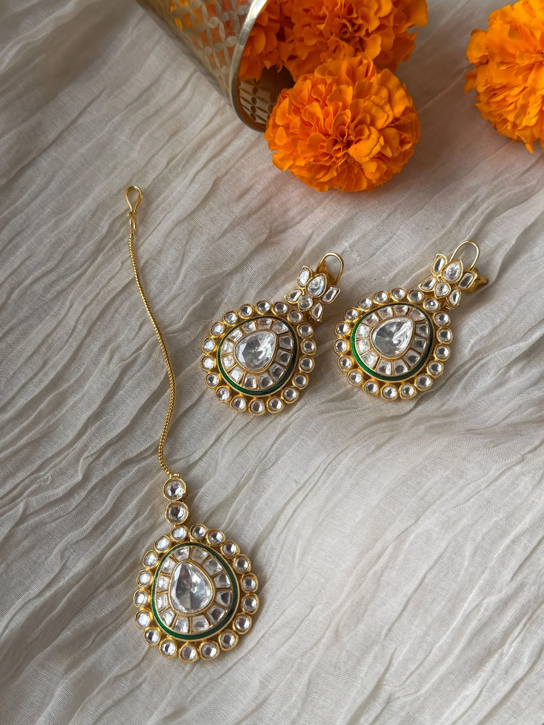 Vanya Emerald Bloom Kundan Sp Necklace Set - Image 5